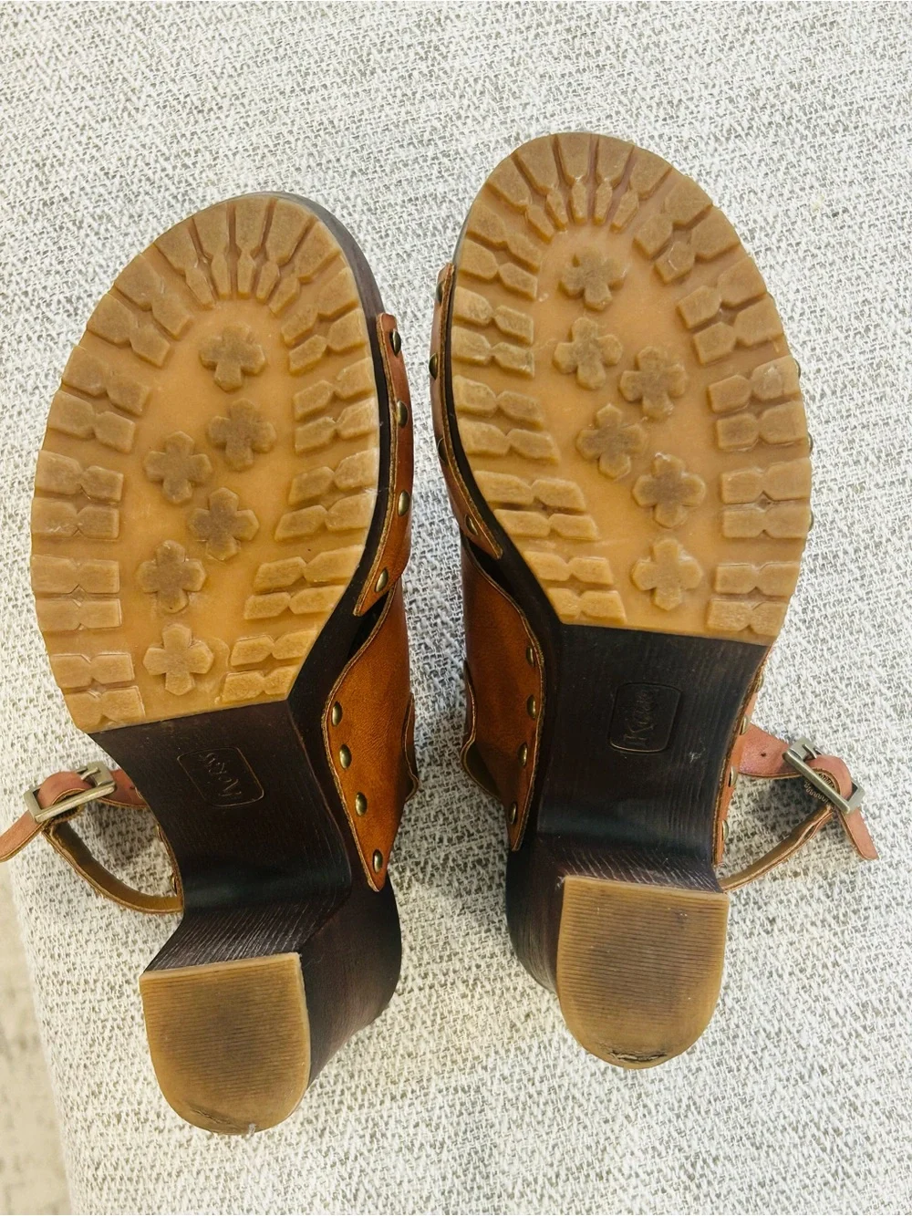 Korks Women's Brown Leather Platform Clog Sandals